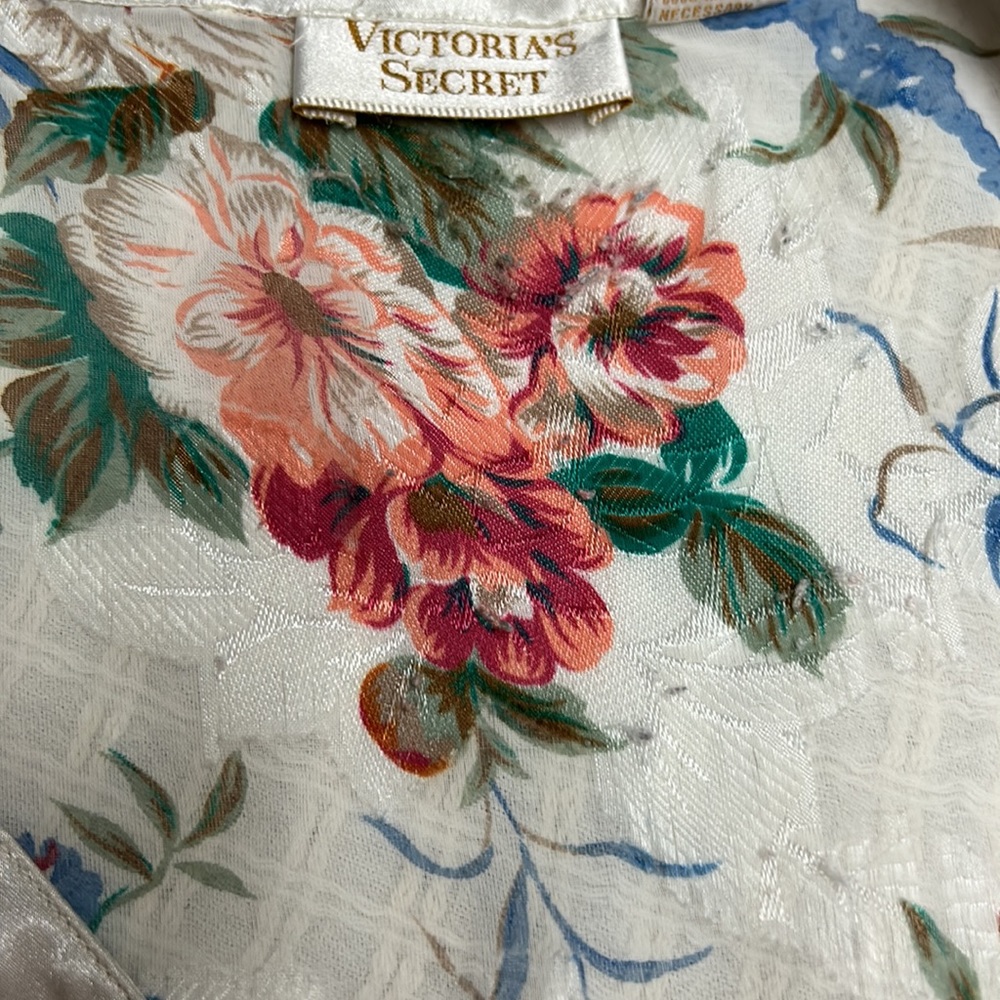 Victoria’s Secret coverup - Picture 6 of 7